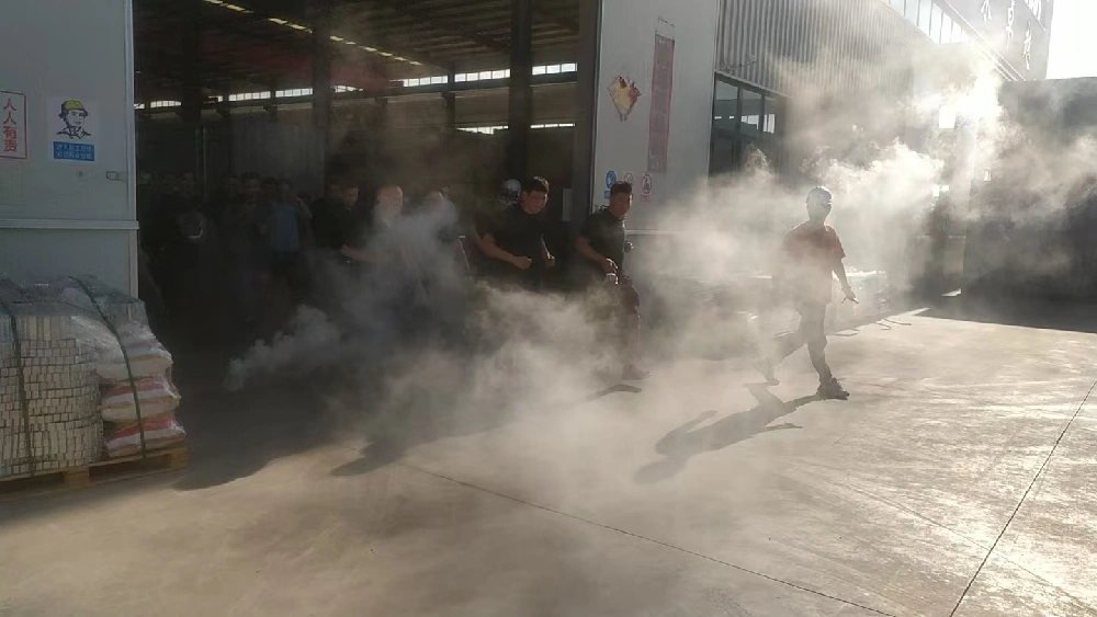 उत्पादन सुरक्षेची संरक्षण लाइन मजबूत करण्यासाठी सुरक्षितता प्रशिक्षण आणि एस्केप ड्रिल आयोजित करा